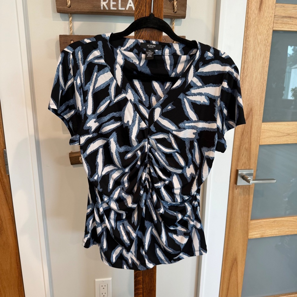 Alfani Petite Women Large Blue Black Abstract Ruched V-Neck Short Sleeve Top EUC